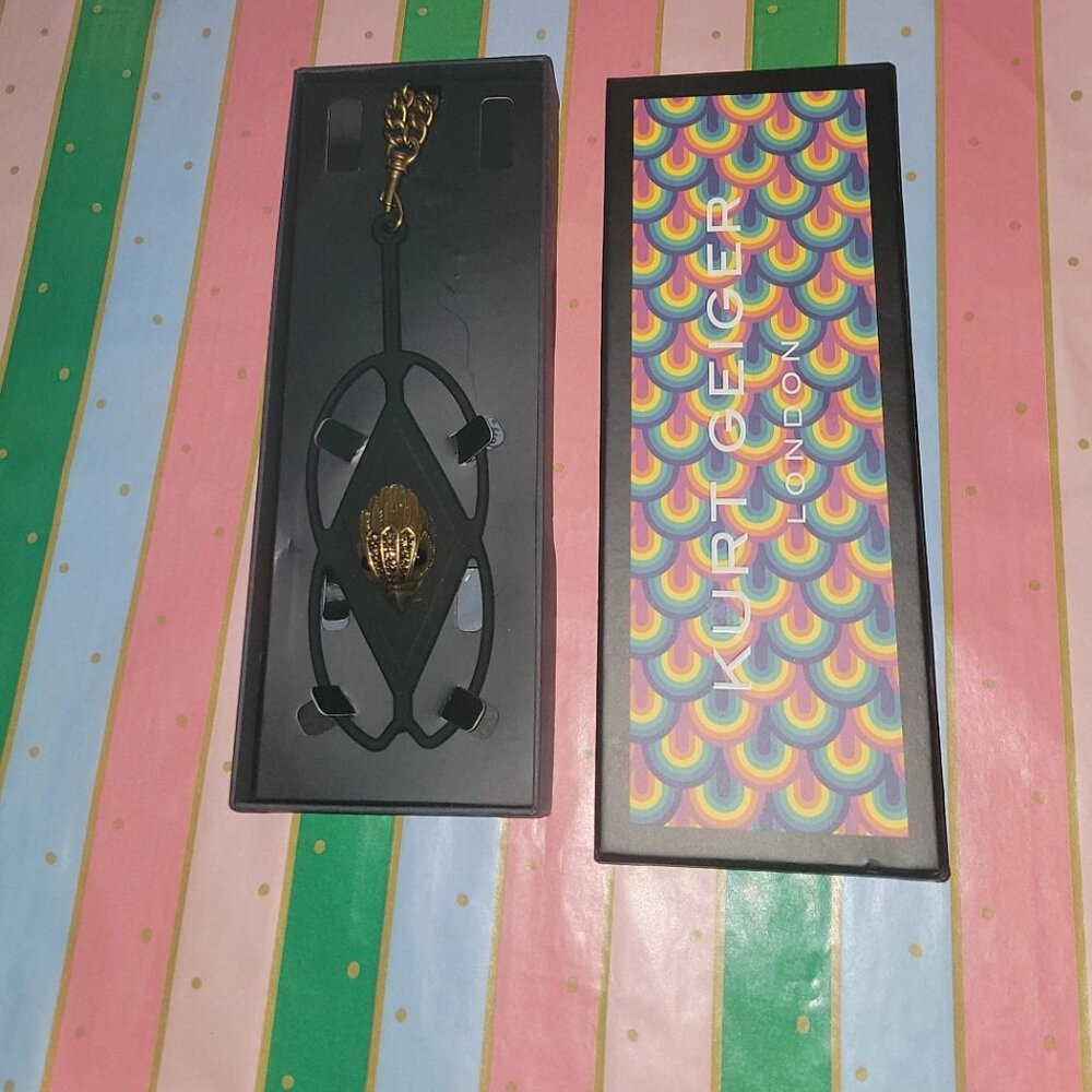 Kurt Geiger Eagle Head Phone Holder - Picture 4 of 7